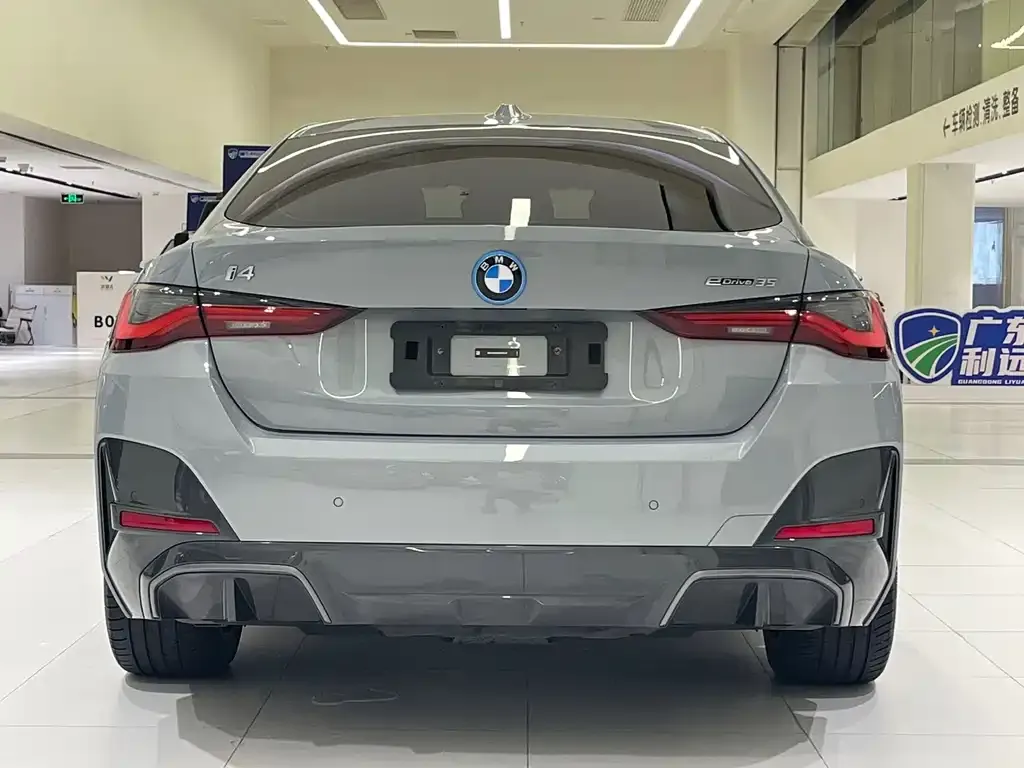 BMW i4 — фото 6