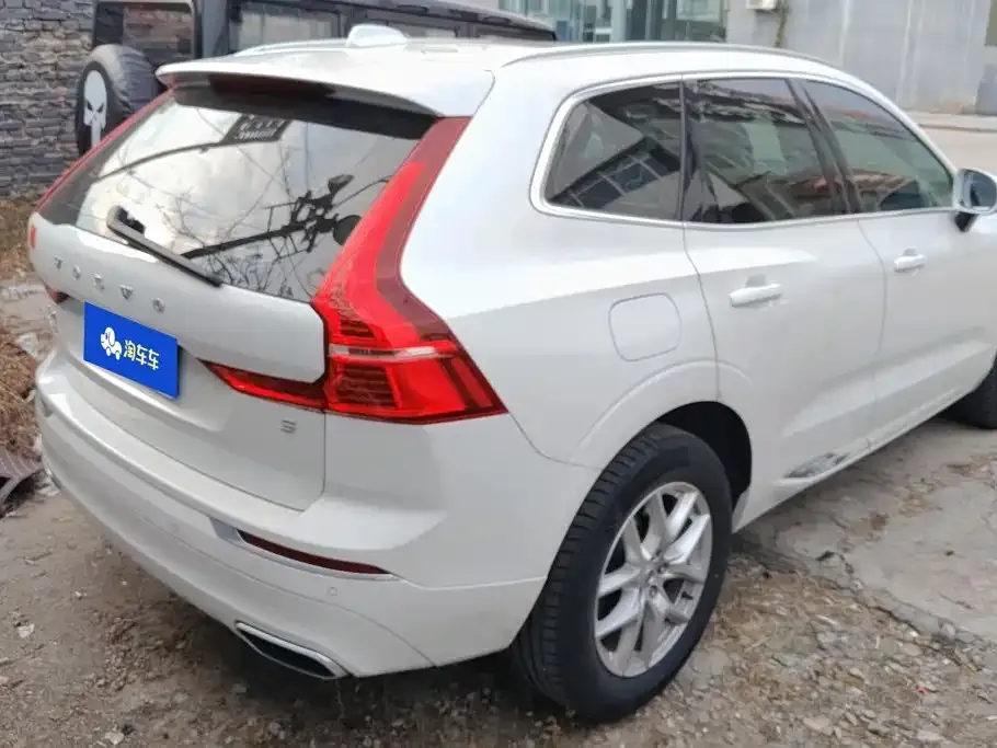 Volvo XC60 — фото 10