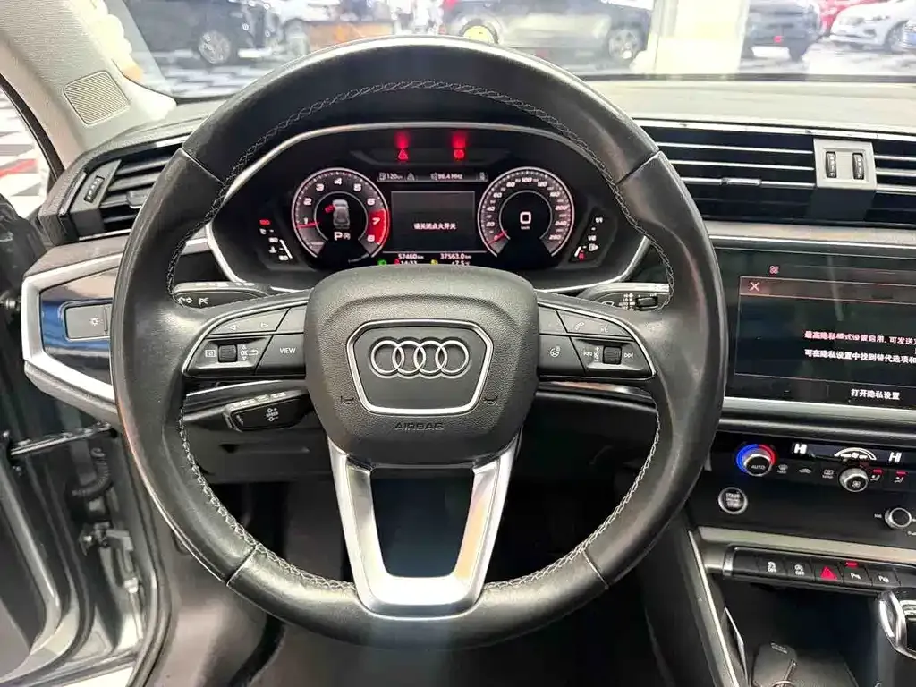 Audi Q3 — фото 6