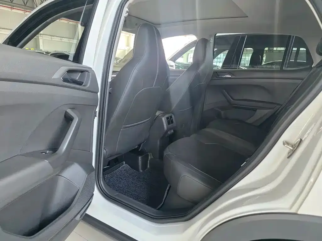 Volkswagen T-Cross — фото 10