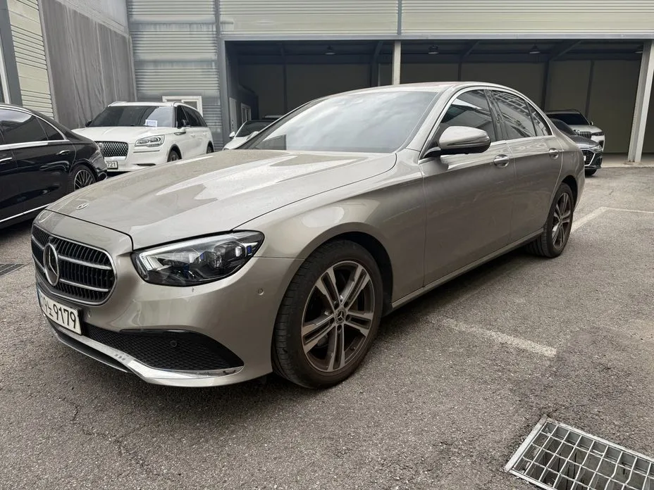 Mercedes-Benz E-Class — фото 1