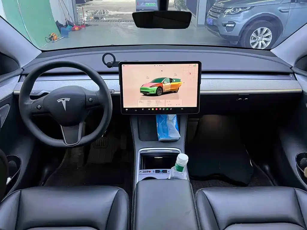 Tesla Model Y — фото 8