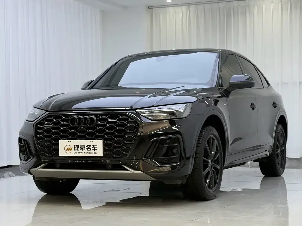 Audi Q5L Sportback — фото 1
