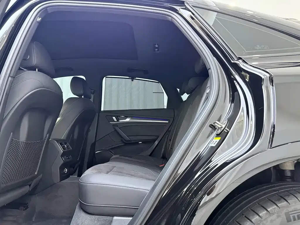 Audi Q5L Sportback — фото 5