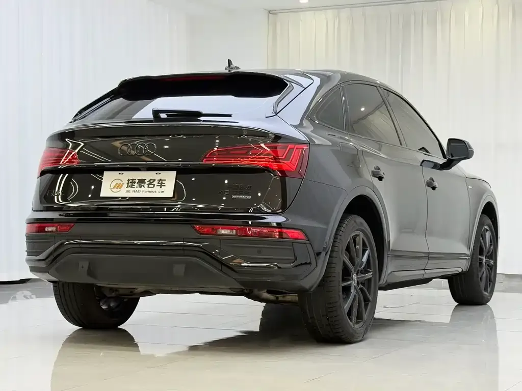 Audi Q5L Sportback — фото 4