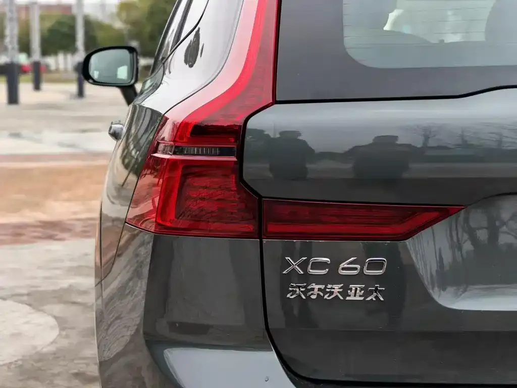 Volvo XC60 — фото 3