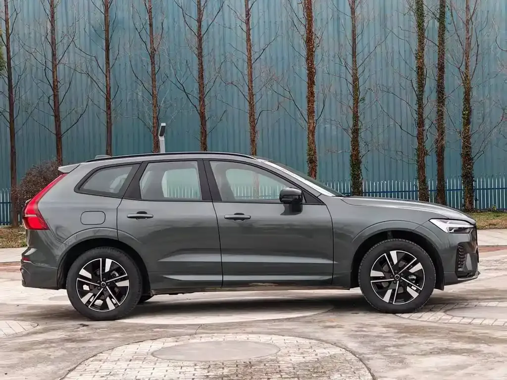 Volvo XC60 — фото 10
