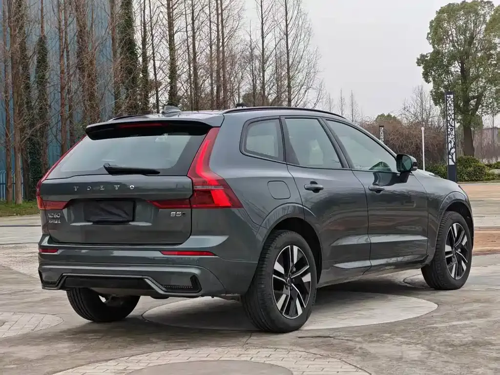 Volvo XC60 — фото 5