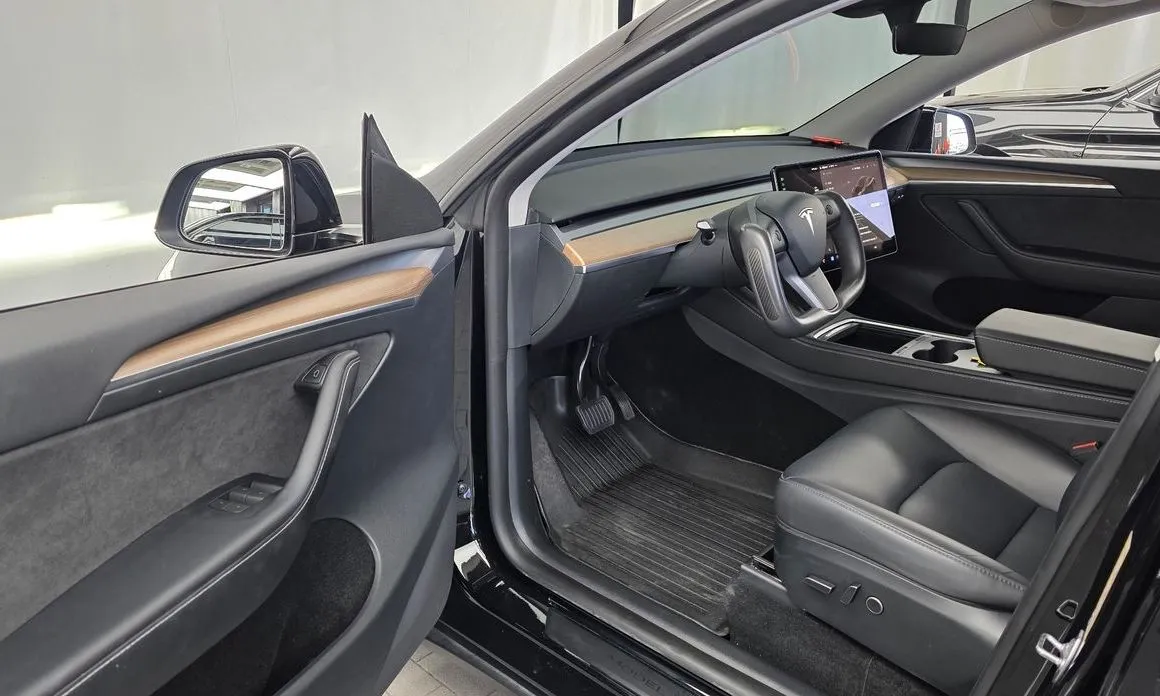 Tesla Model Y — фото 7