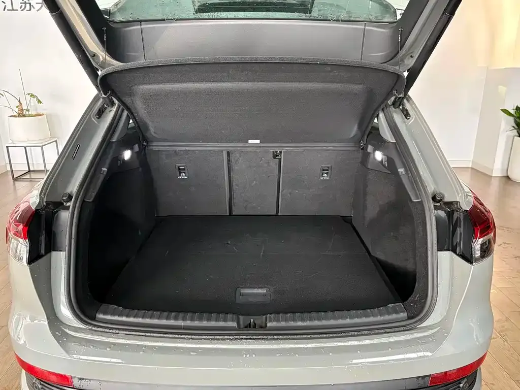 Audi Q4 e-tron — фото 10