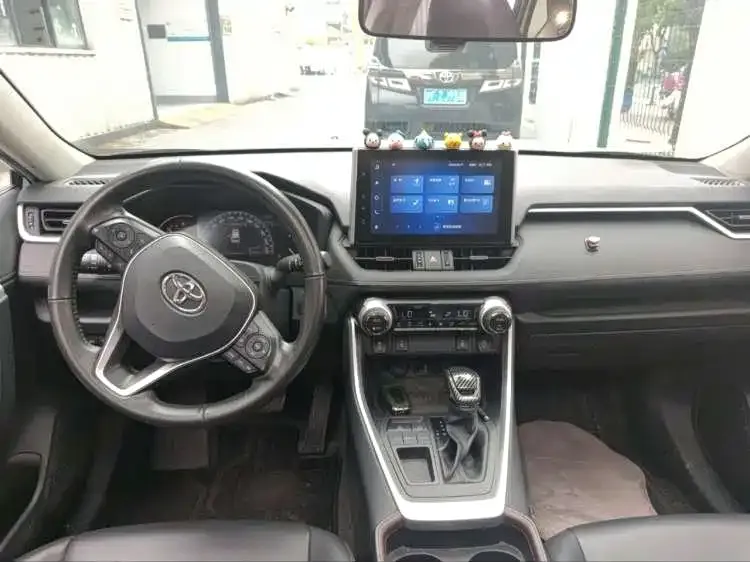 Toyota RAV4 — фото 4