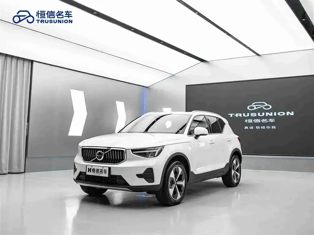 Volvo XC40 — фото 6
