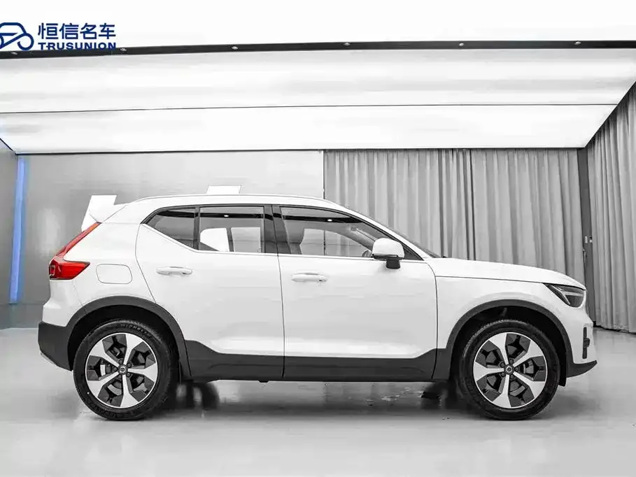 Volvo XC40 — фото 9