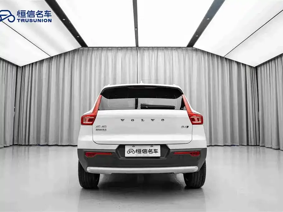 Volvo XC40 — фото 2