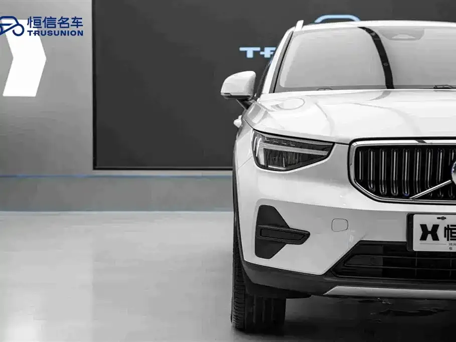 Volvo XC40 — фото 5