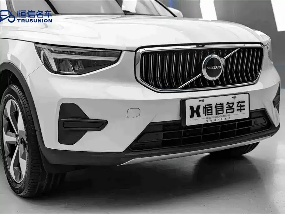 Volvo XC40 — фото 3