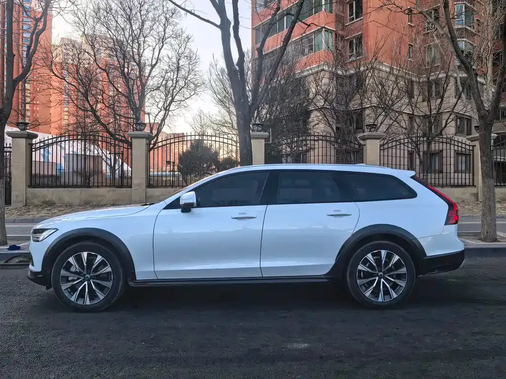 Volvo V90 — фото 10