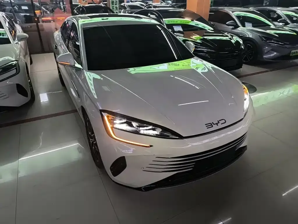BYD Seal — фото 8