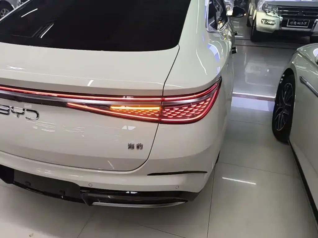 BYD Seal — фото 3