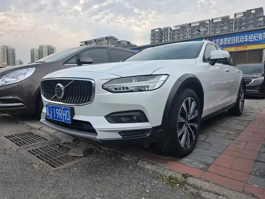 Volvo V90 — фото 1