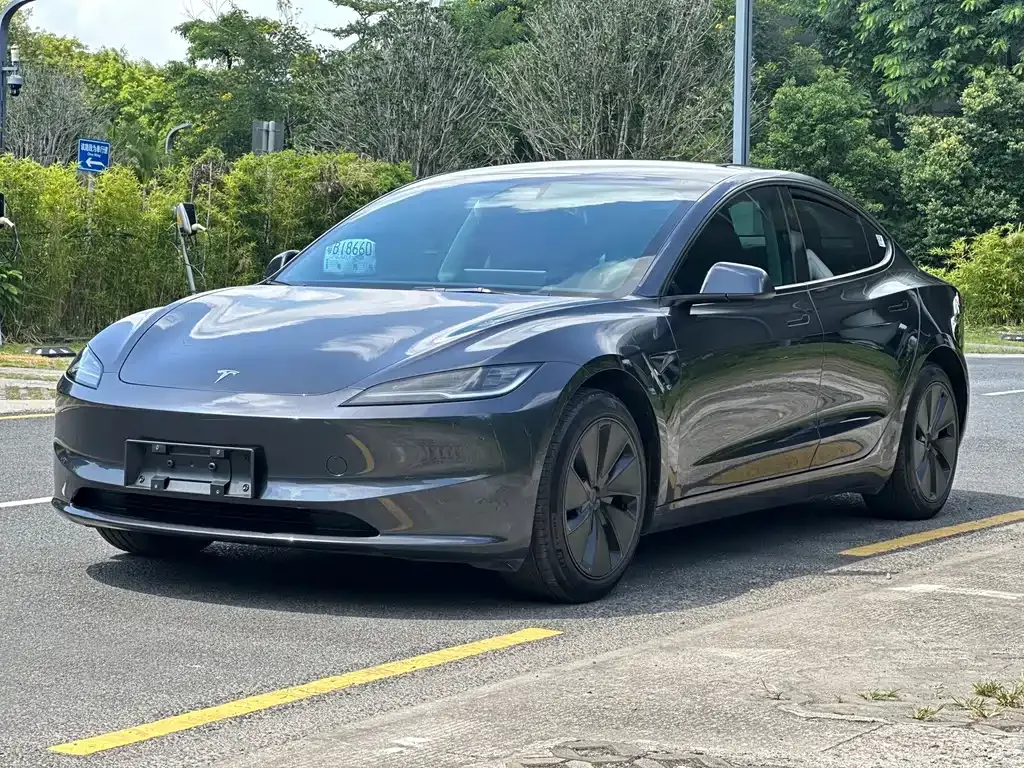 Tesla Model 3 — фото 1