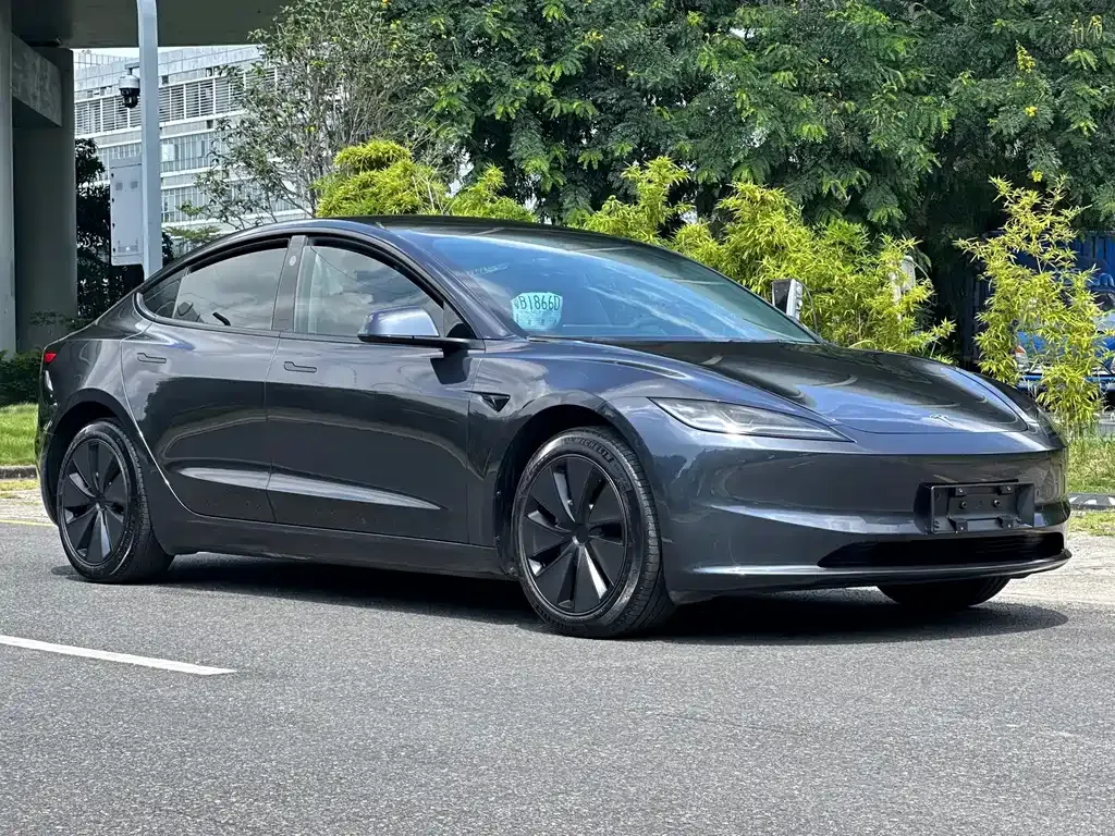 Tesla Model 3 — фото 10