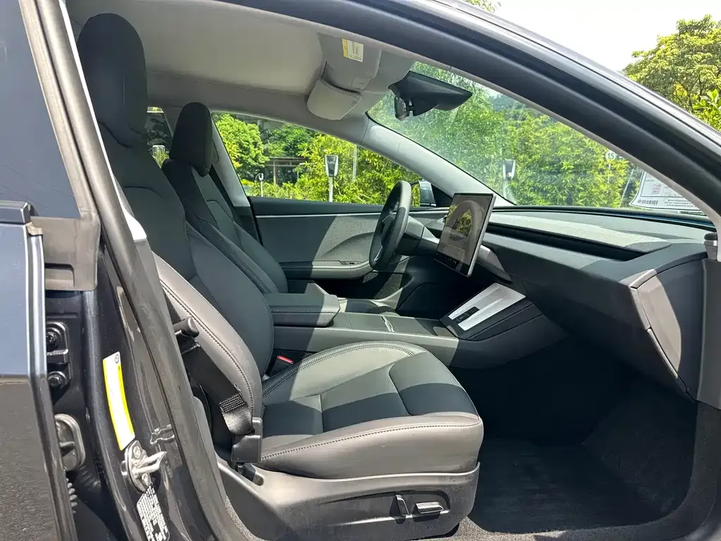 Tesla Model 3 — фото 3