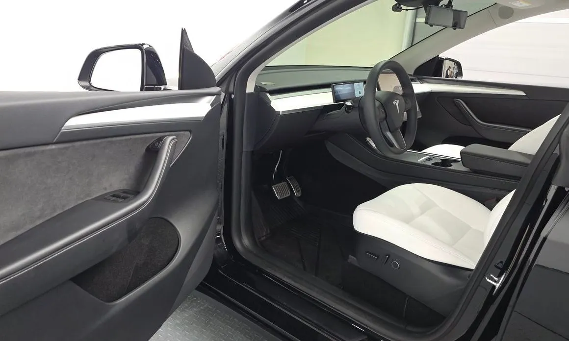 Tesla Model Y — фото 8