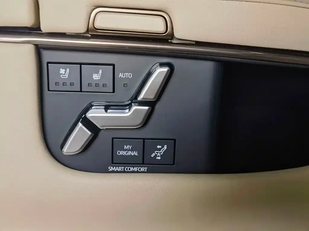 Toyota Alphard — фото 4