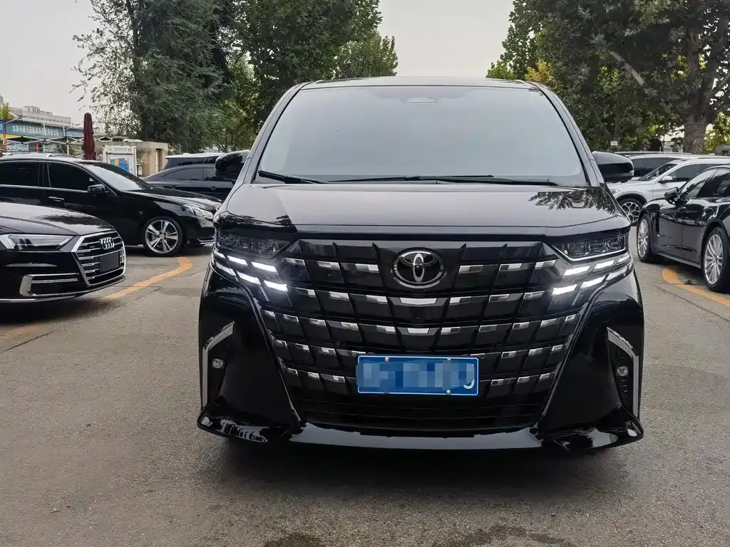 Toyota Alphard — фото 7