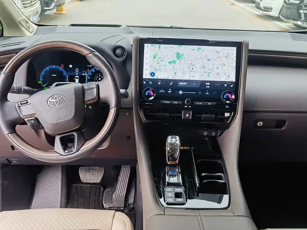 Toyota Alphard — фото 10