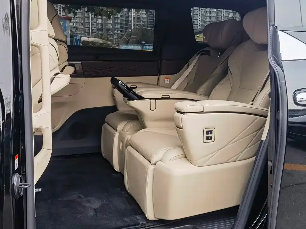 Toyota Alphard — фото 5