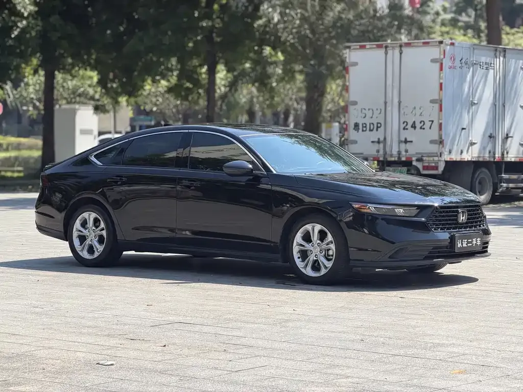 Honda Accord — фото 9