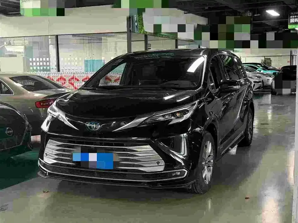 Toyota Sienna — фото 1