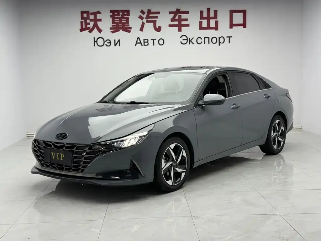 Hyundai Elantra — фото 1