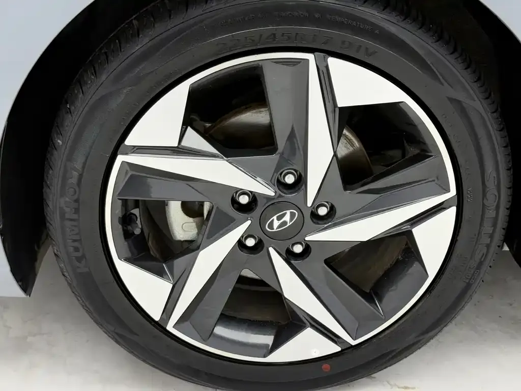 Hyundai Elantra — фото 5