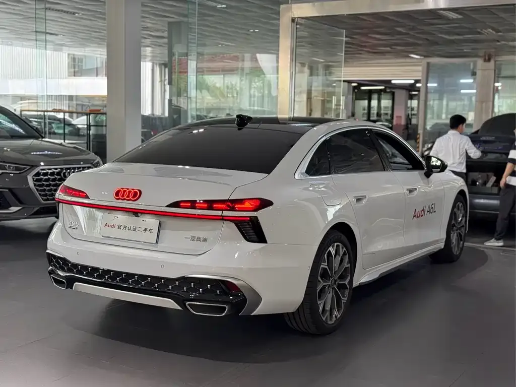Audi A6L — фото 10