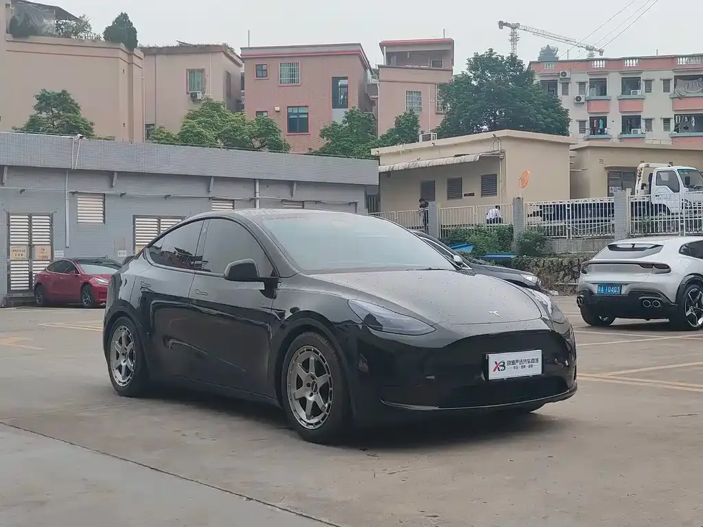 Tesla Model Y — фото 9