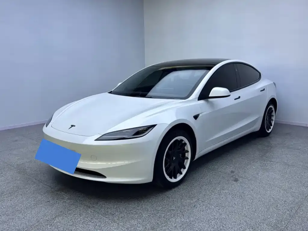 Tesla Model 3 — фото 1