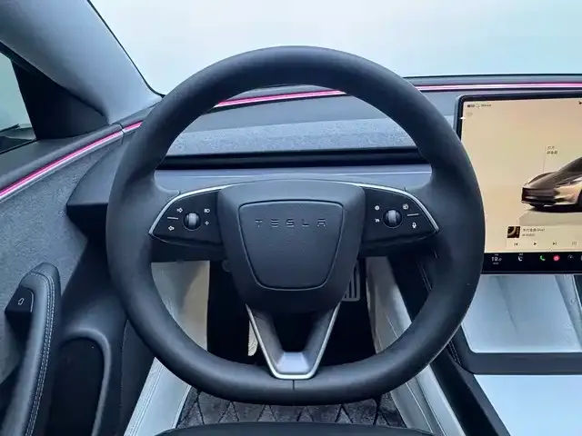 Tesla Model 3 — фото 3