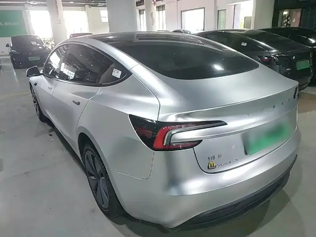 Tesla Model 3 — фото 8