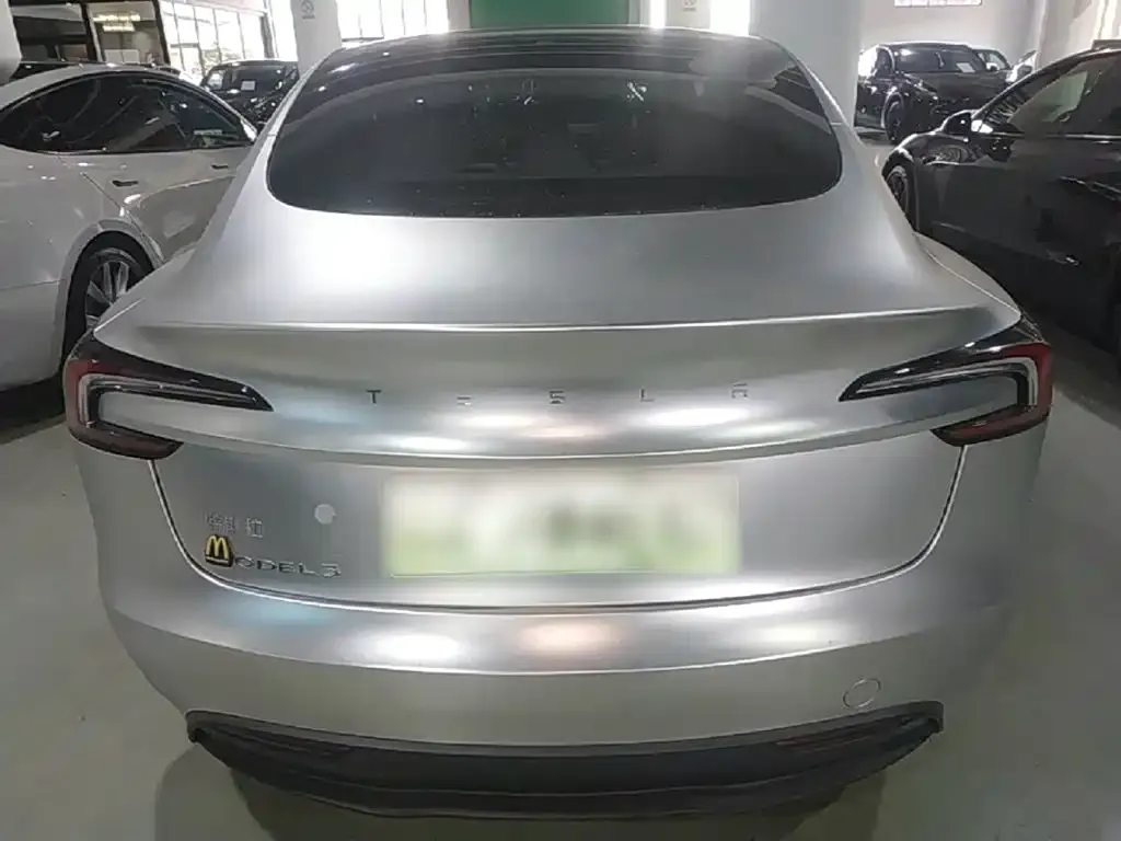 Tesla Model 3 — фото 10