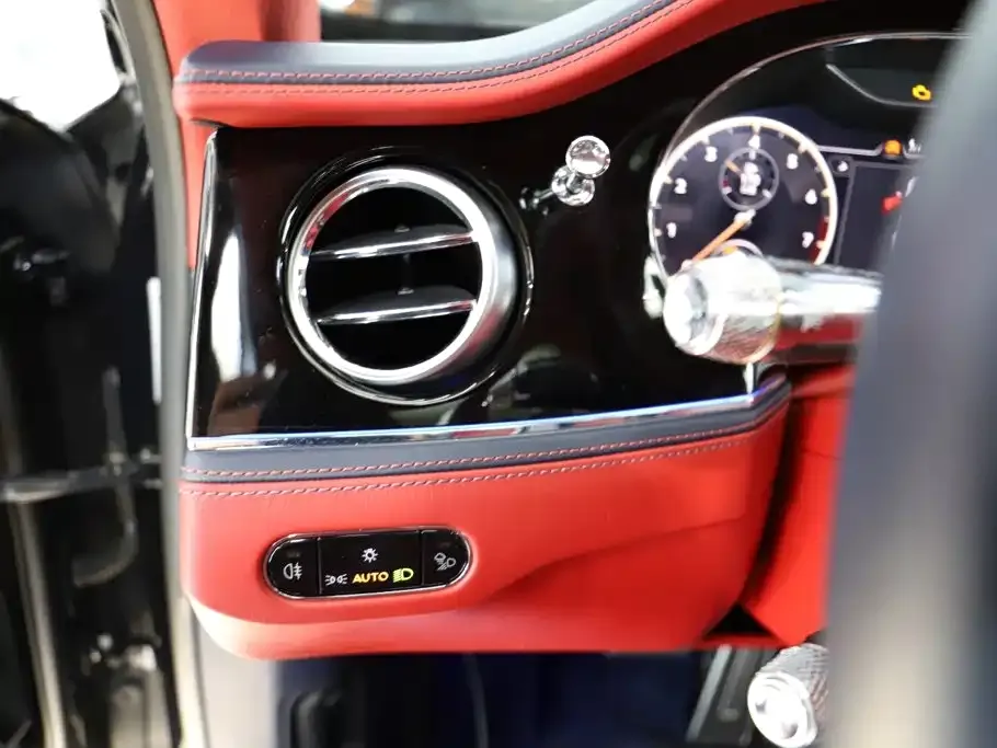 Bentley Flying Spur — фото 9