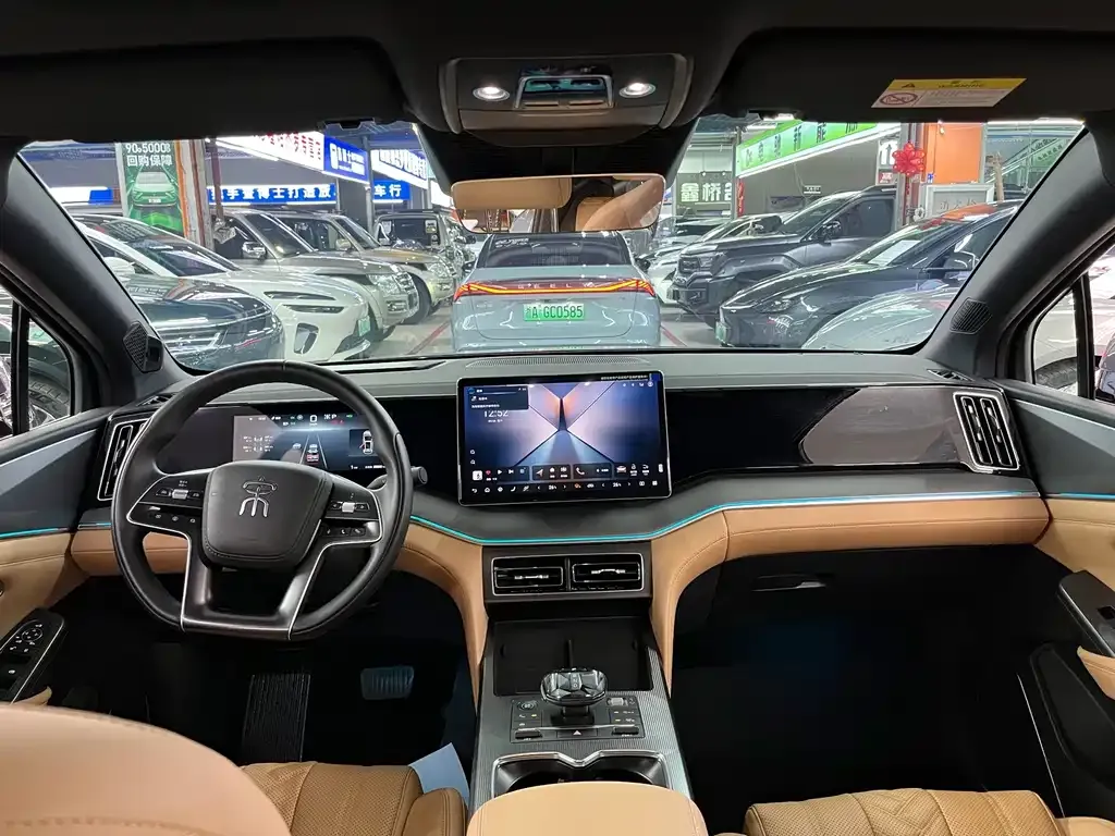 BYD L DM-i — фото 8