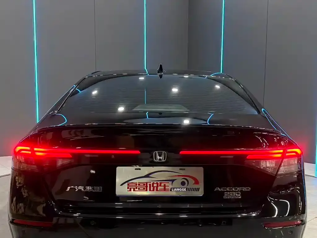 Honda Accord — фото 8