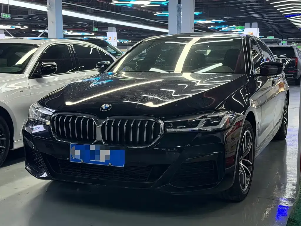 BMW 5 Series — фото 1