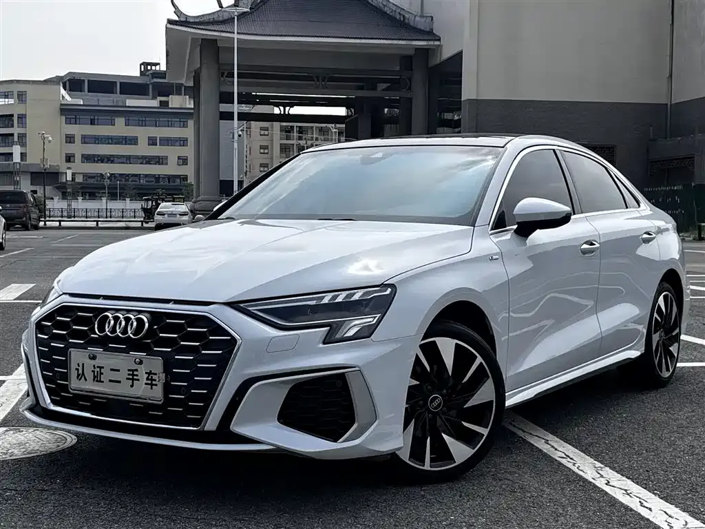 Audi A3 — фото 1