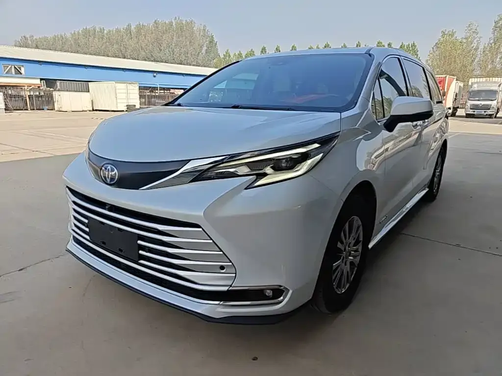 Toyota Sienna — фото 10