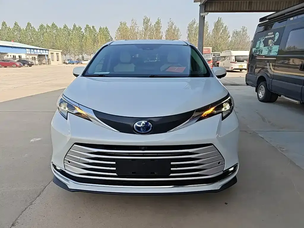 Toyota Sienna — фото 4