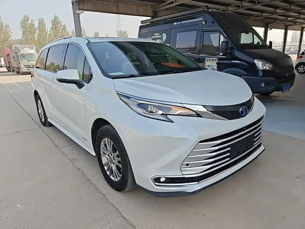 Toyota Sienna — фото 7